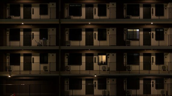 Sudah Tahukah kamu Soal Aturan Tidak Berisik di Apartemen Jepang? Jangan Sampai Tetangga Protes!